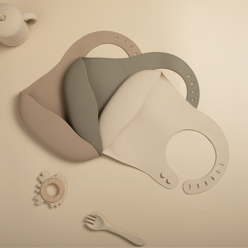 سيليكون الطفل المرايل BPA الحر - مراجعة Waterproof Baby Bibs Silicone وسعره